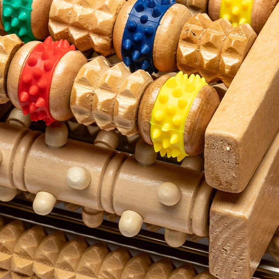 Масажер за стапала дрвен со ролери 6 реда