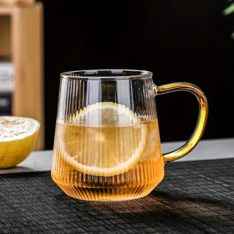 Стакленa чаша кригла со рачка LINE 400ml