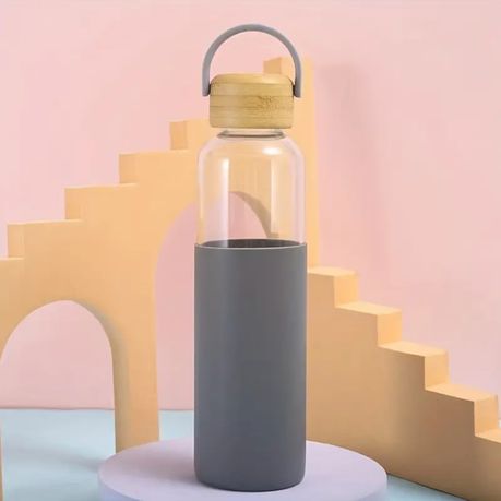 Стаклено шише со силиконска обвивка 550ml