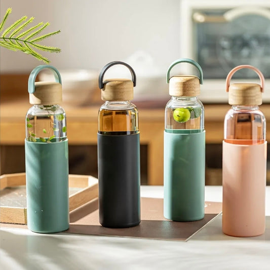 Стаклено шише со силиконска обвивка 550ml